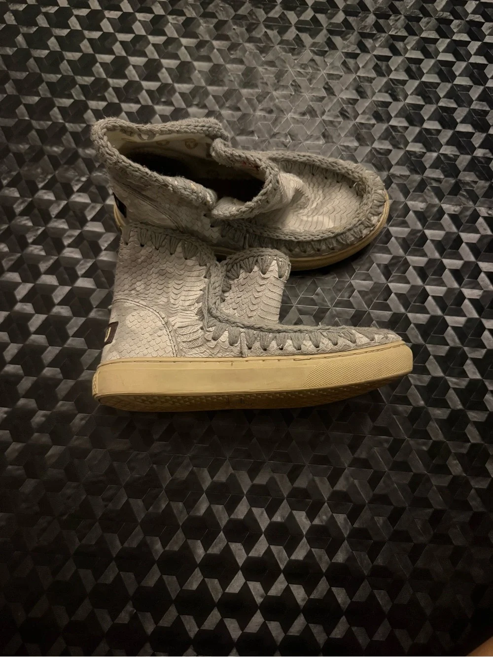 {MOU} Summer Eskimo Silver Gray Shearling-Trim Crochet Stitched Winter Boot